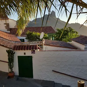 https://casa-santana-segura.in-canary-islands.com